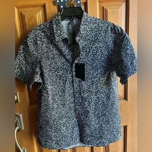 Lululemon slim fit Men’s shirt L NWT